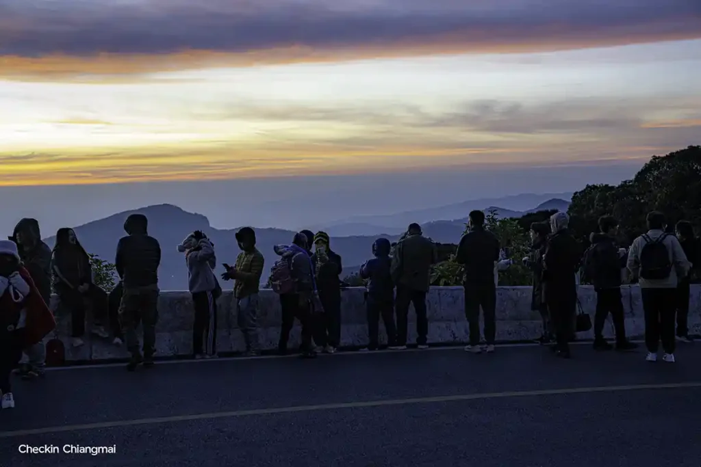 รอชมแสงแรก