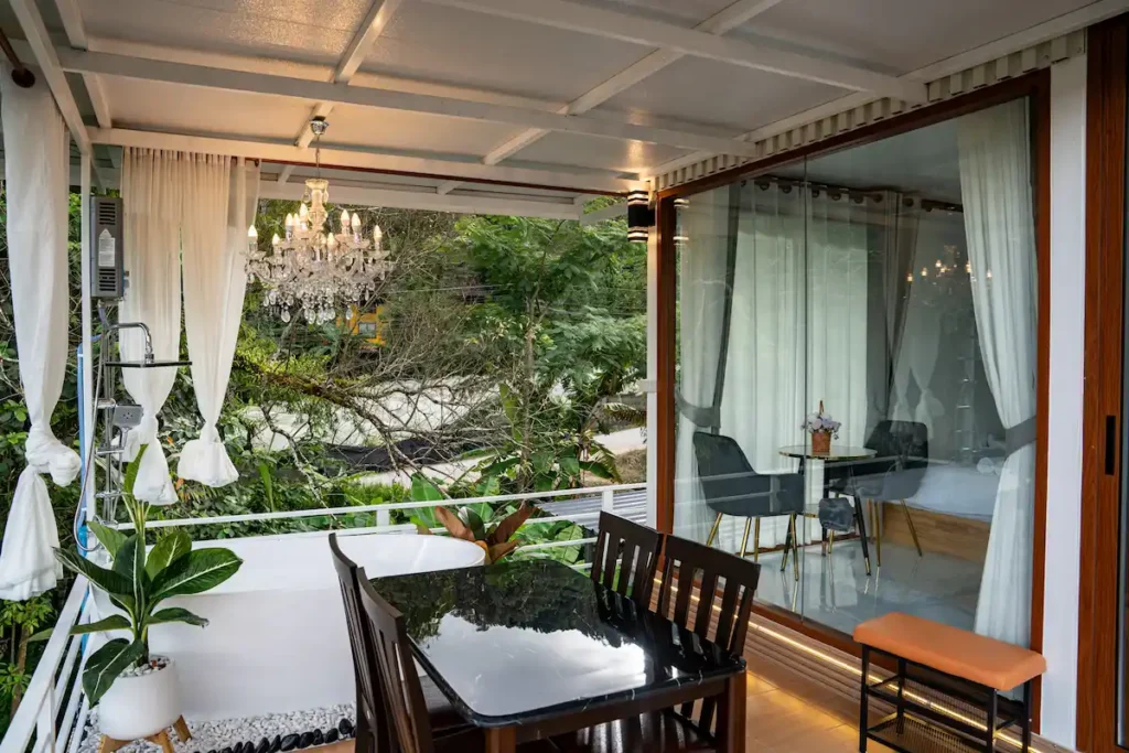 luxury-glamping-doi-inthanon-waterfall-view-jacuzzi-inkhao-villa-ภายในห้องพักตกแต่งอย่างสวยงาม