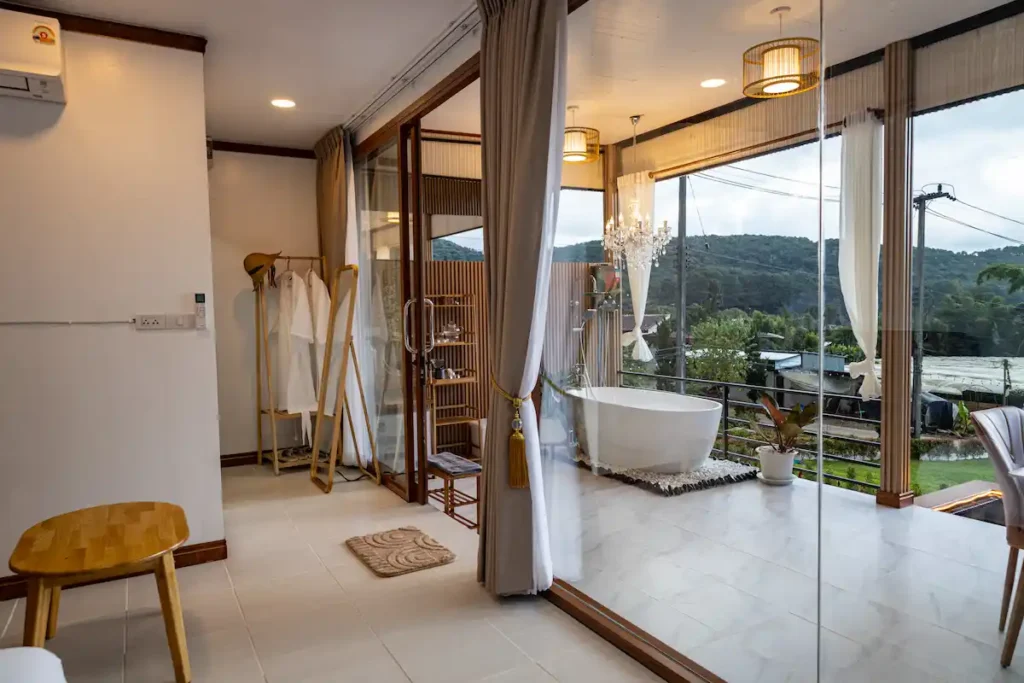 luxury-glamping-doi-inthanon-waterfall-view-jacuzzi-inkhao-villa-ภายในห้องสามารถมองเห็นบรรยากาศภายนอกได้
