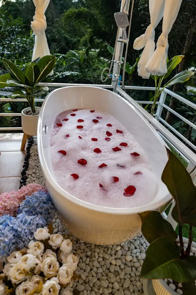 luxury-glamping-doi-inthanon-waterfall-view-jacuzzi-inkhao-villa-มีอ่างอาบน้ำทุกห้อง