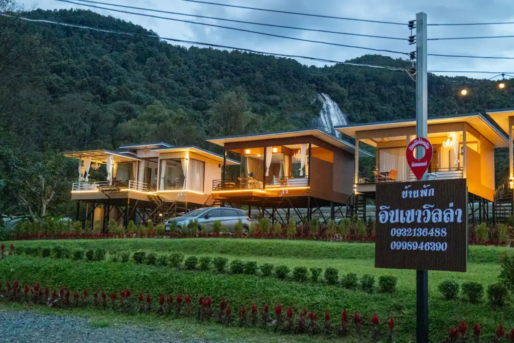 luxury-glamping-doi-inthanon-waterfall-view-jacuzzi-inkhao-villa-ลานจอดรถกว้างขวางอยู่ติดที่พัก