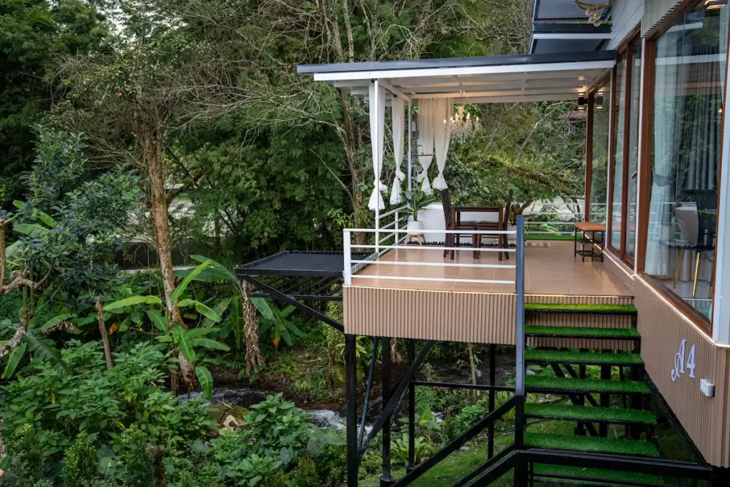 luxury-glamping-doi-inthanon-waterfall-view-jacuzzi-inkhao-villa-ห้องนี้อยู่ติดน้ำตกลงไปเล่นน้ำได้