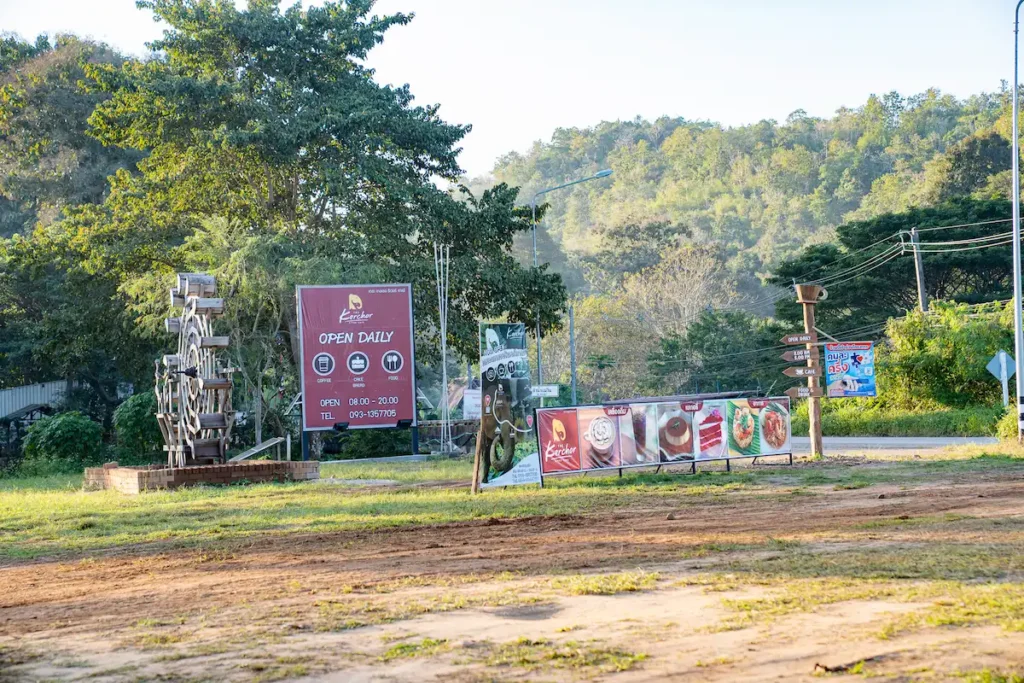 review-kerchor-river-cafe-mae-wang-ที่จอดรถกว้างขวาง