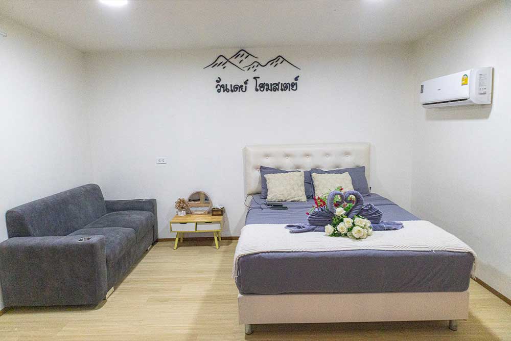มุมห้องนอนอีกฝั่งของ One Day Homestay แม่แตง เชียงใหม่