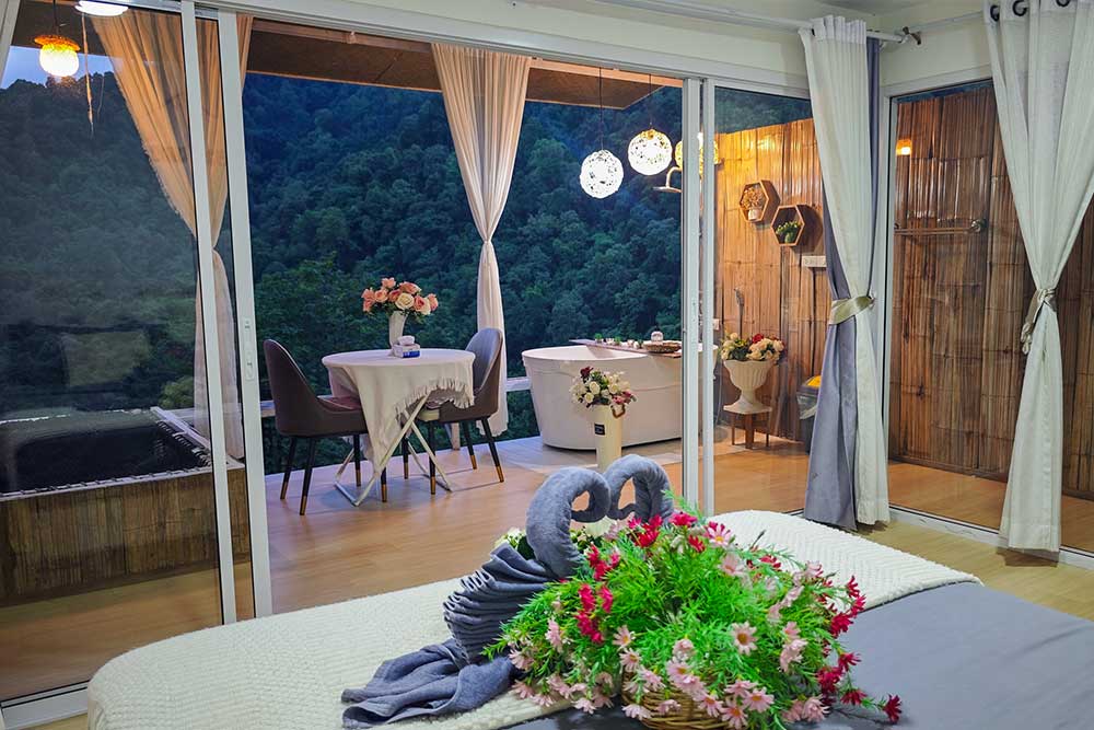 ภายในห้องนอนของ One Day Homestay แบบ ห้องกระจก